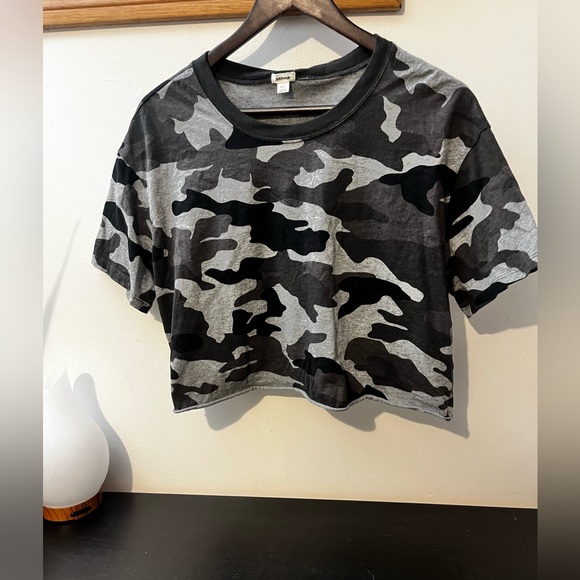 Garage Camo Cropped Tee - Picture 1 of 3